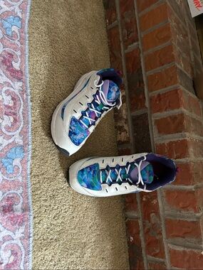 Easy-Spirit    walk/ run athletic shoes